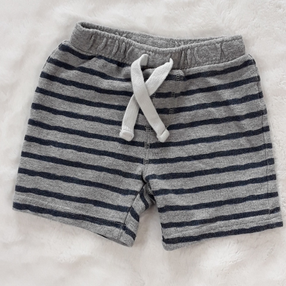 Old Navy strips boys short